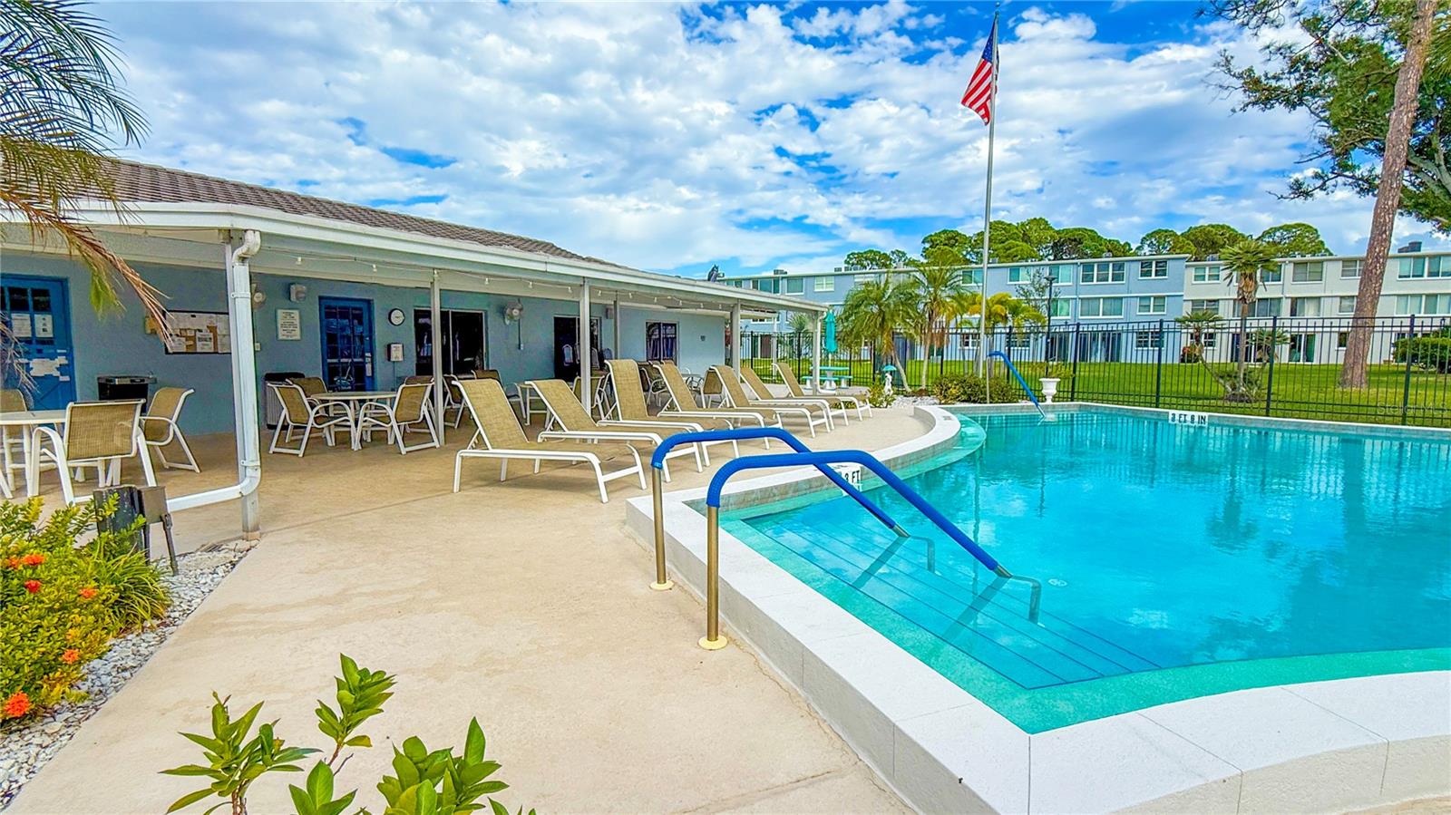 Image 28 of 31 For 4880 Locust Street Ne 322