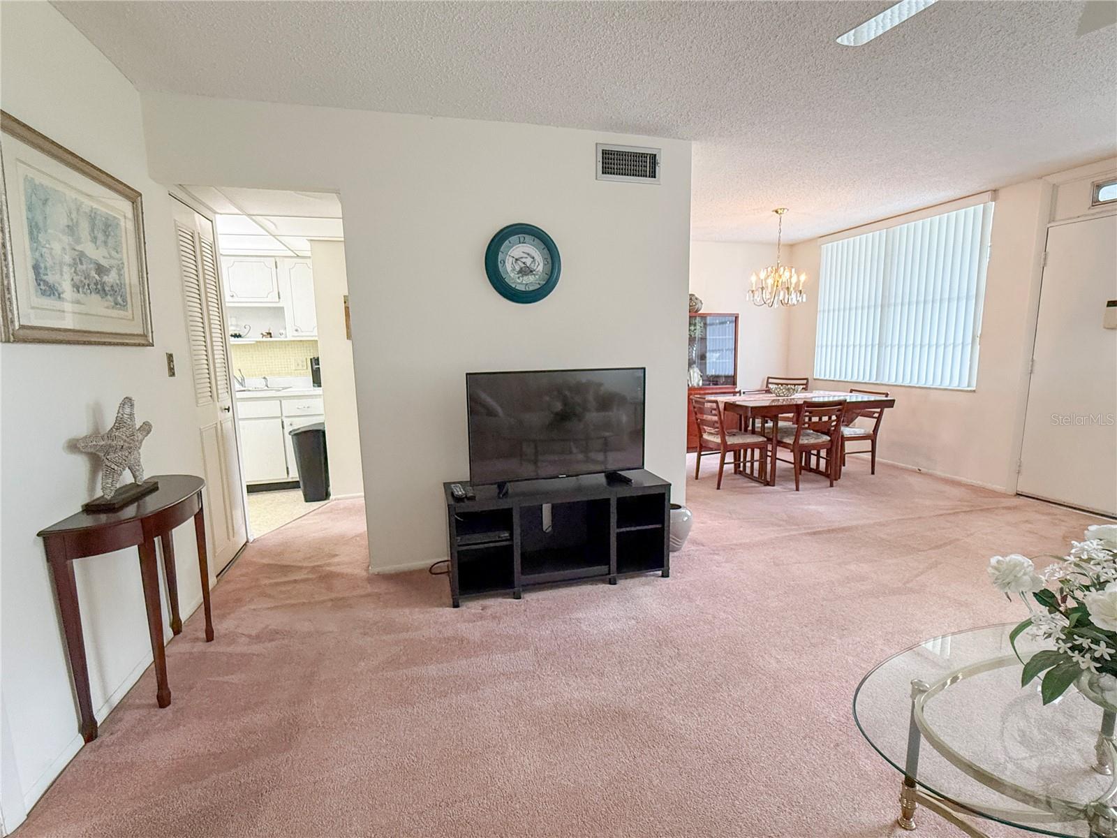 Image 4 of 31 For 4880 Locust Street Ne 322