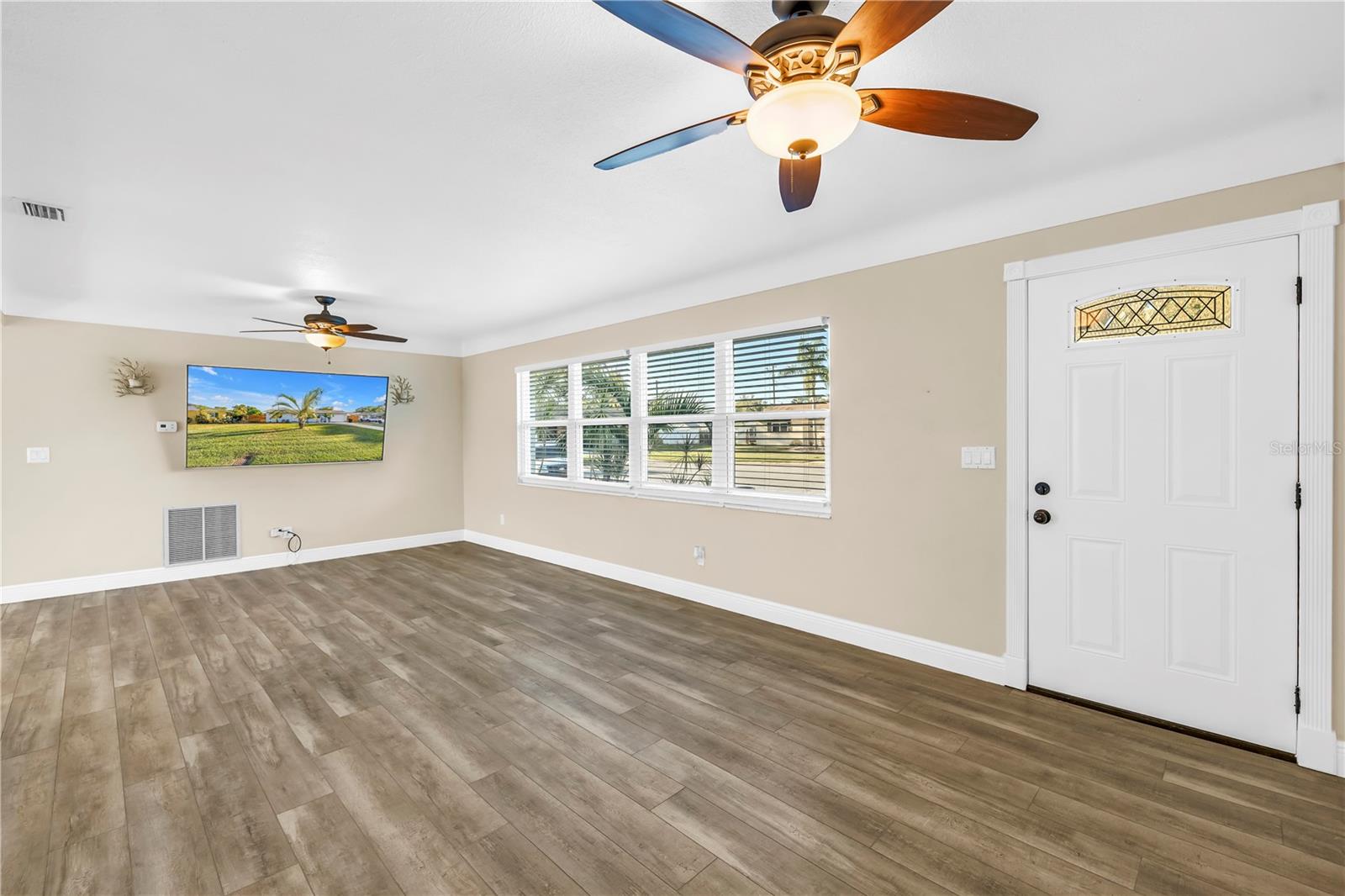 Image 11 of 12 For 6830 35th Avenue N