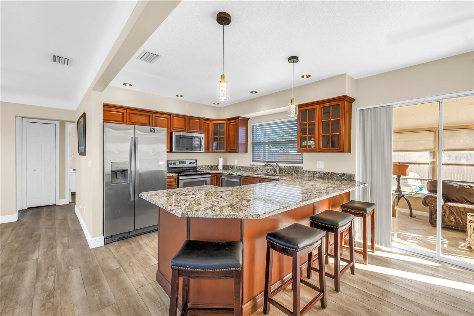 Image 3 of 12 For 6830 35th Avenue N