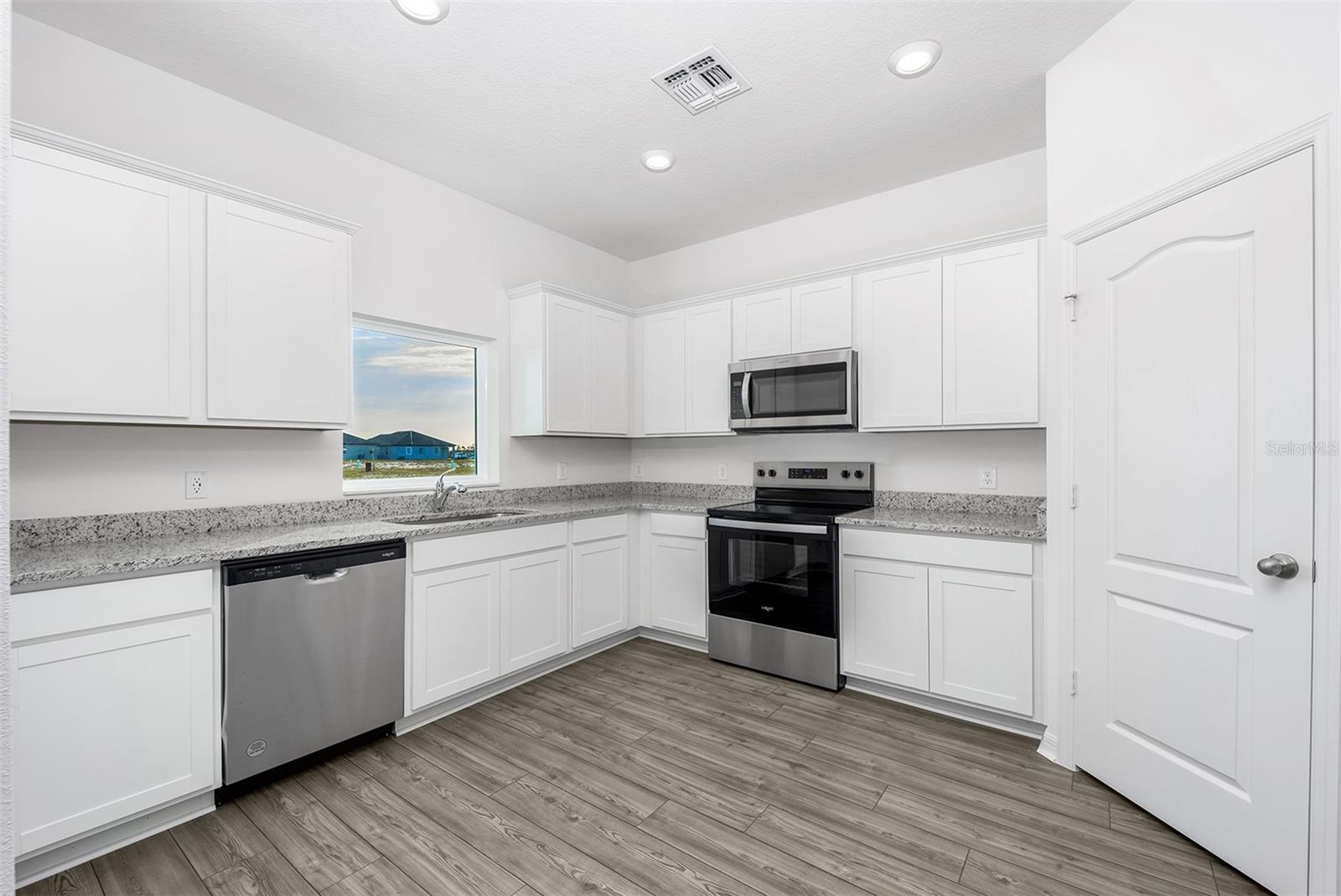 Image 2 of 19 For 3707 Bergamot Street