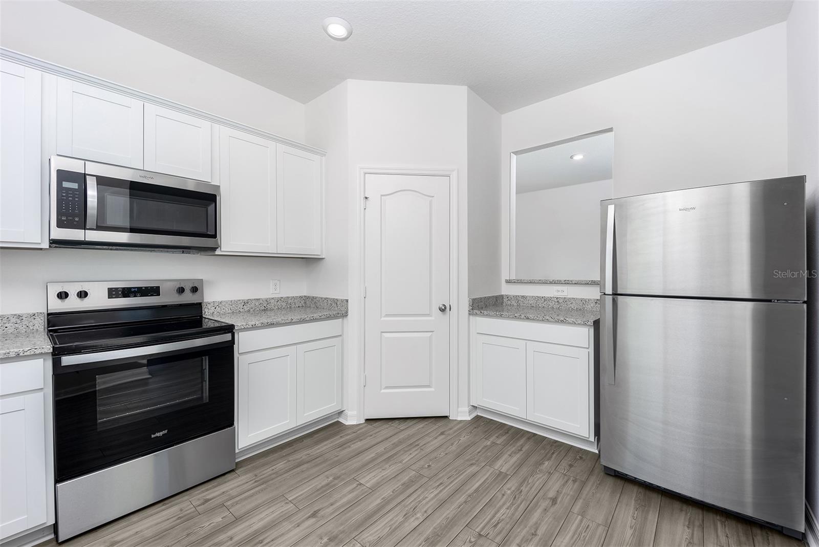 Image 3 of 19 For 3707 Bergamot Street