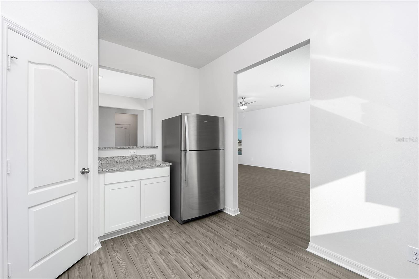 Image 4 of 19 For 3707 Bergamot Street