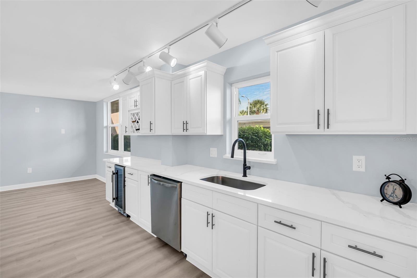 Image 14 of 37 For 7930 Sun Island Drive S 104