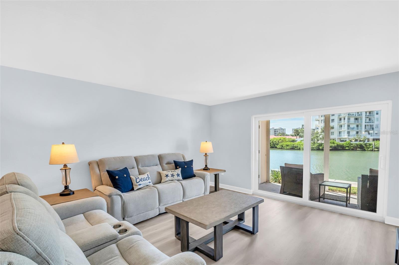 Image 21 of 37 For 7930 Sun Island Drive S 104