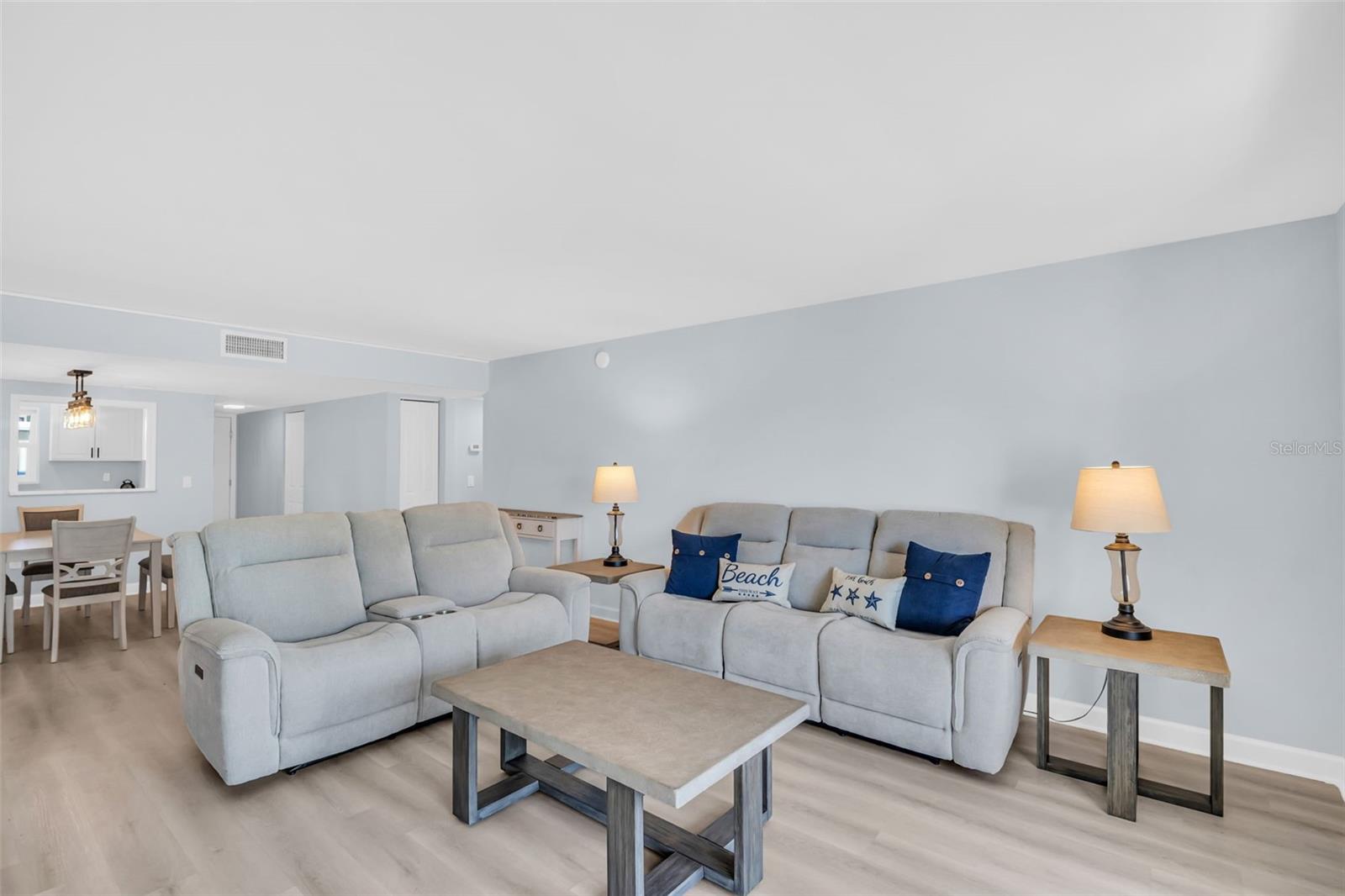 Image 22 of 37 For 7930 Sun Island Drive S 104