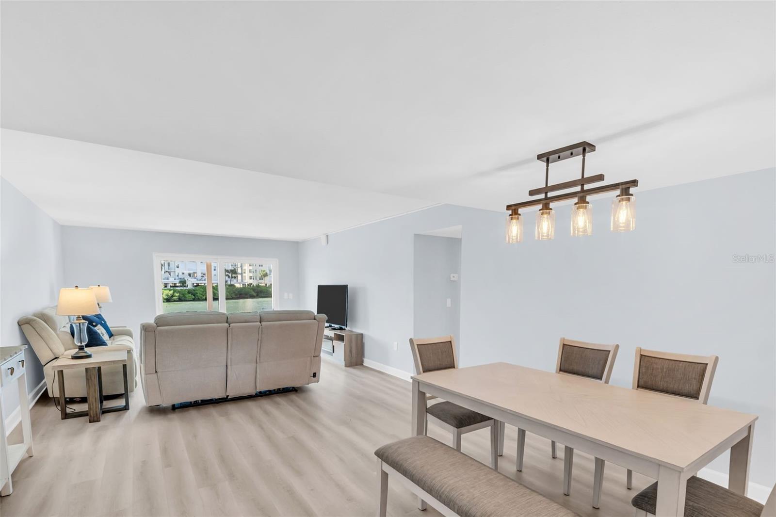 Image 24 of 37 For 7930 Sun Island Drive S 104