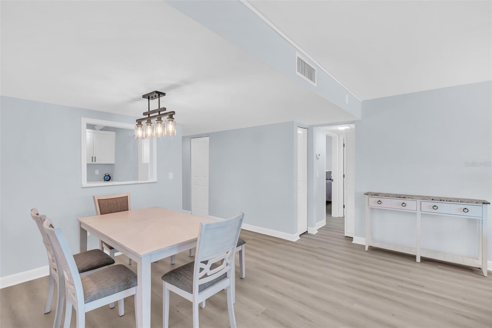 Image 25 of 37 For 7930 Sun Island Drive S 104