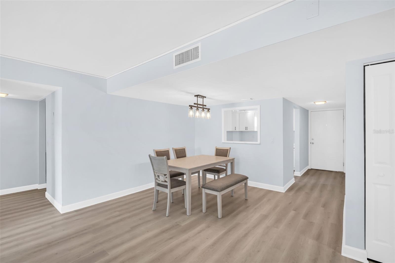 Image 26 of 37 For 7930 Sun Island Drive S 104