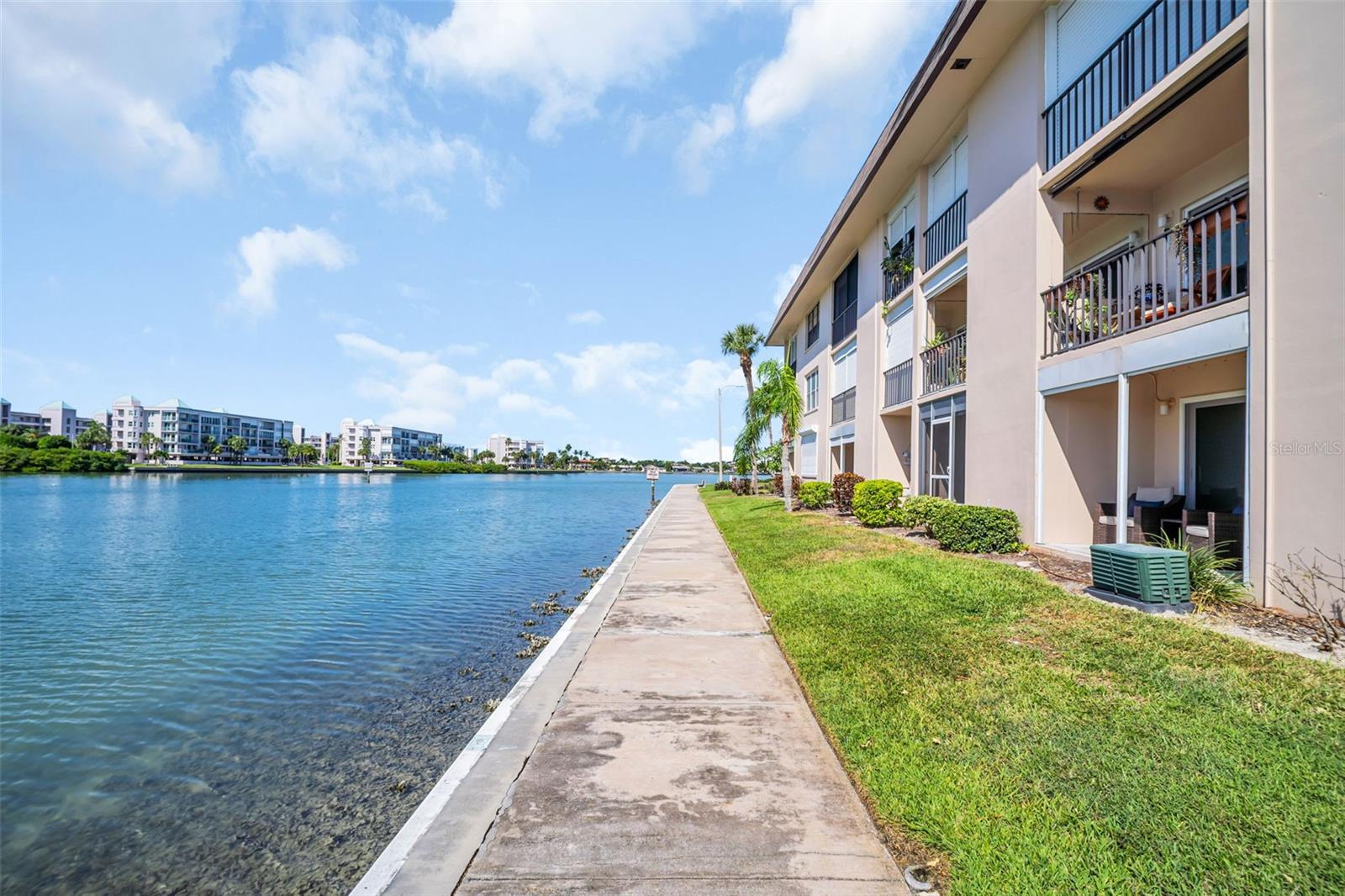 Image 31 of 37 For 7930 Sun Island Drive S 104