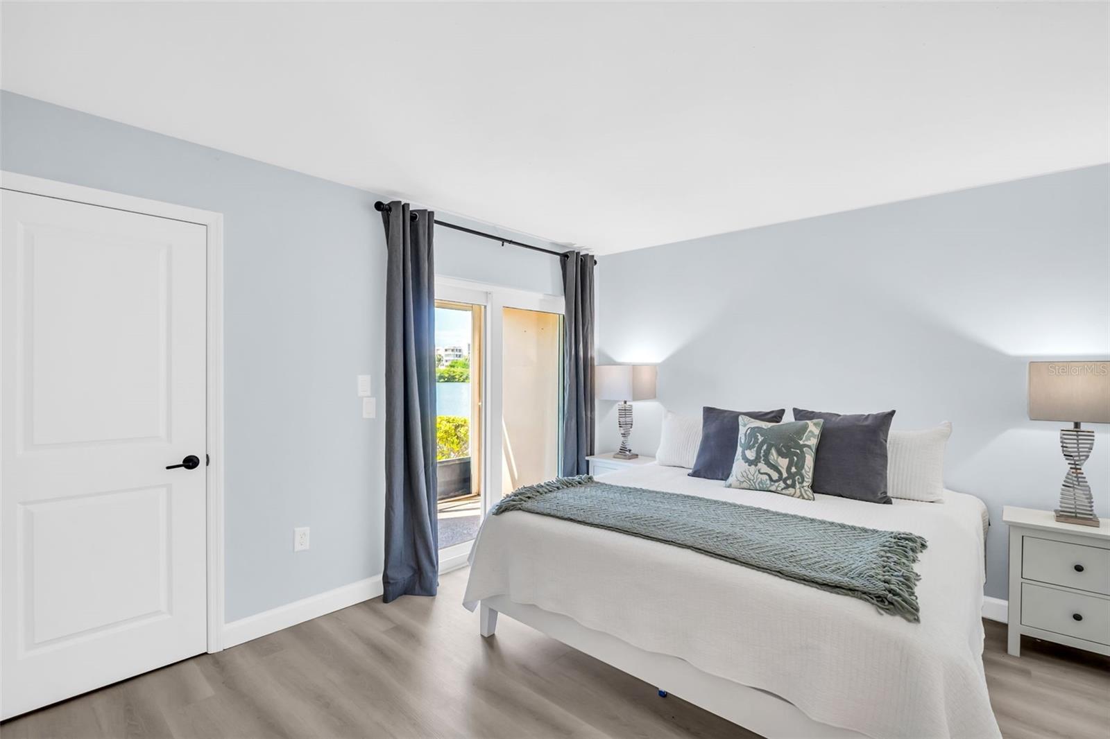 Image 5 of 37 For 7930 Sun Island Drive S 104