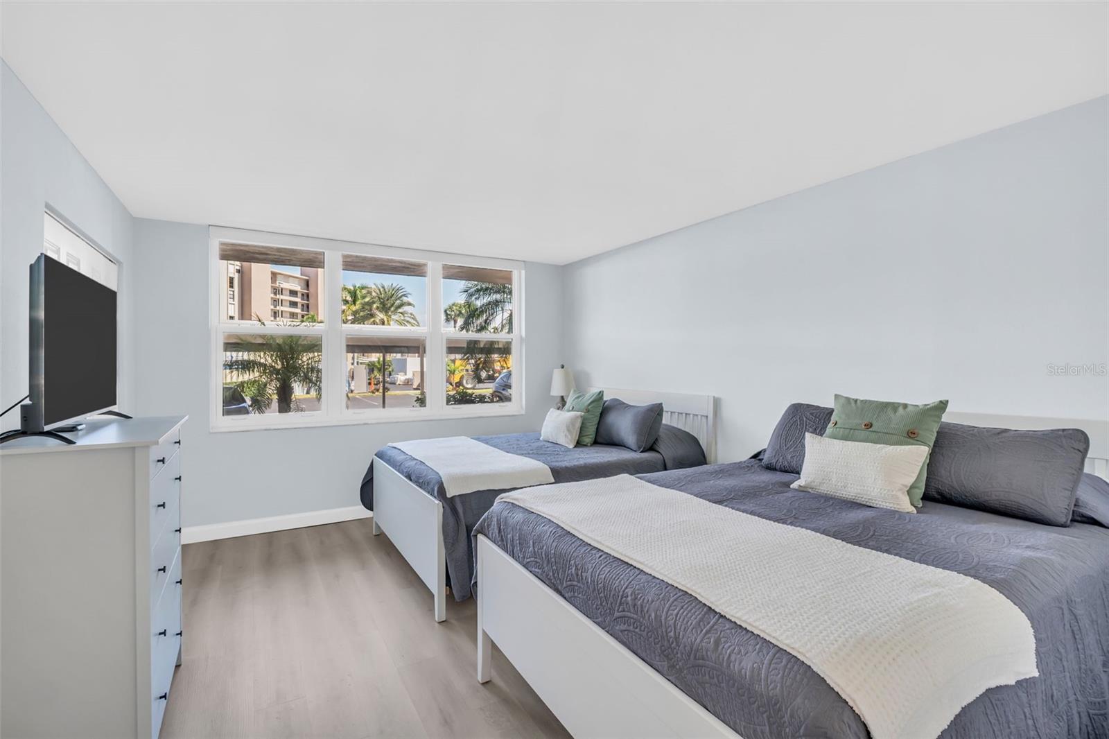 Image 8 of 37 For 7930 Sun Island Drive S 104