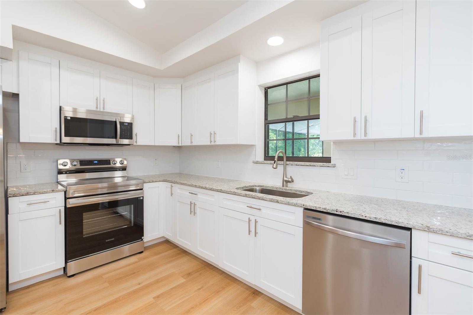 Image 13 of 48 For 6625 Foxmoor Drive