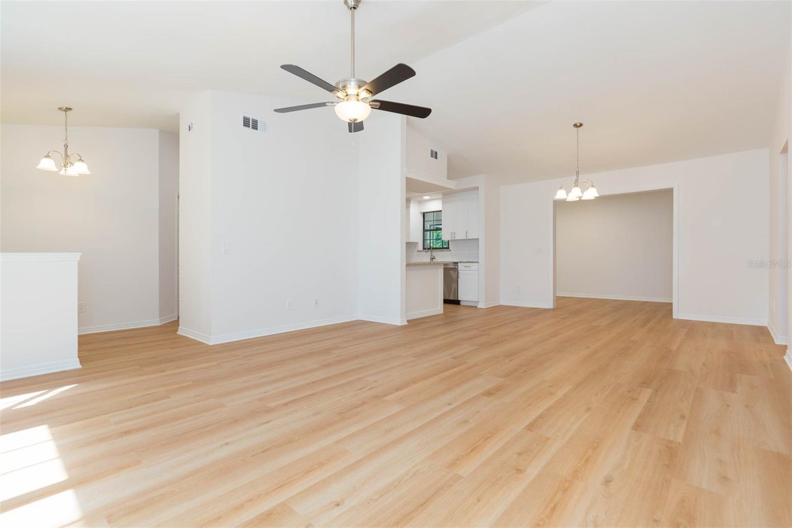 Image 8 of 48 For 6625 Foxmoor Drive