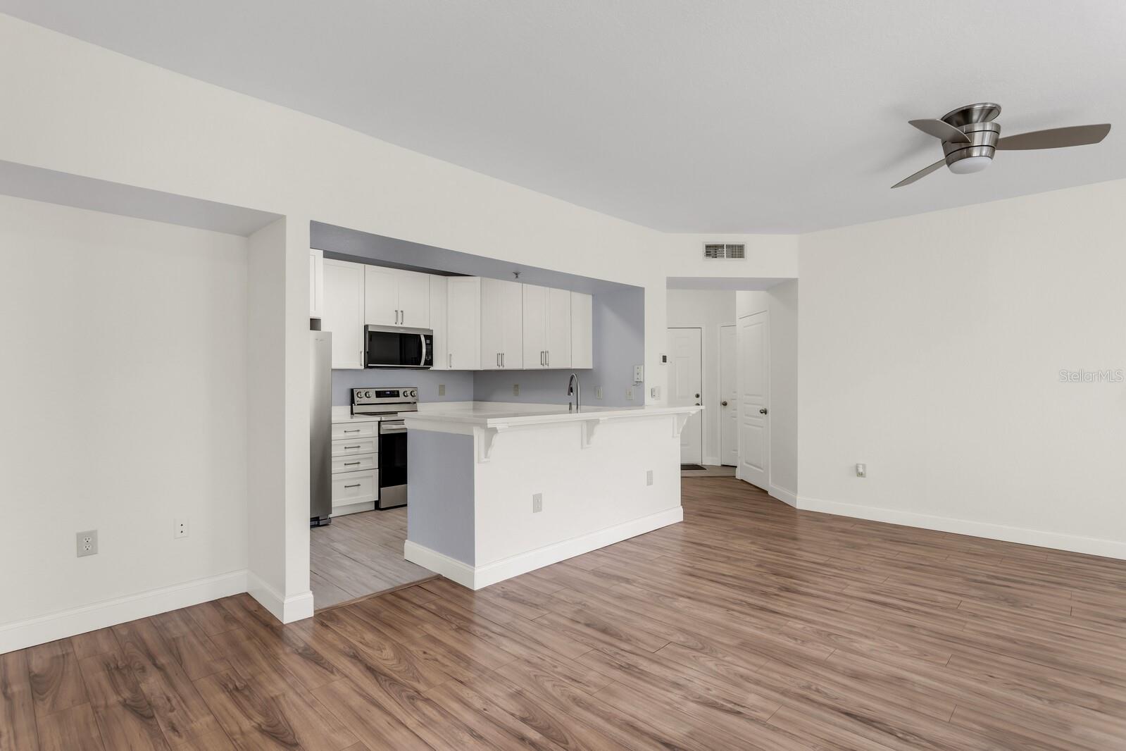 Listing photo id 8 for 5125 Palm Springs Boulevard 3205