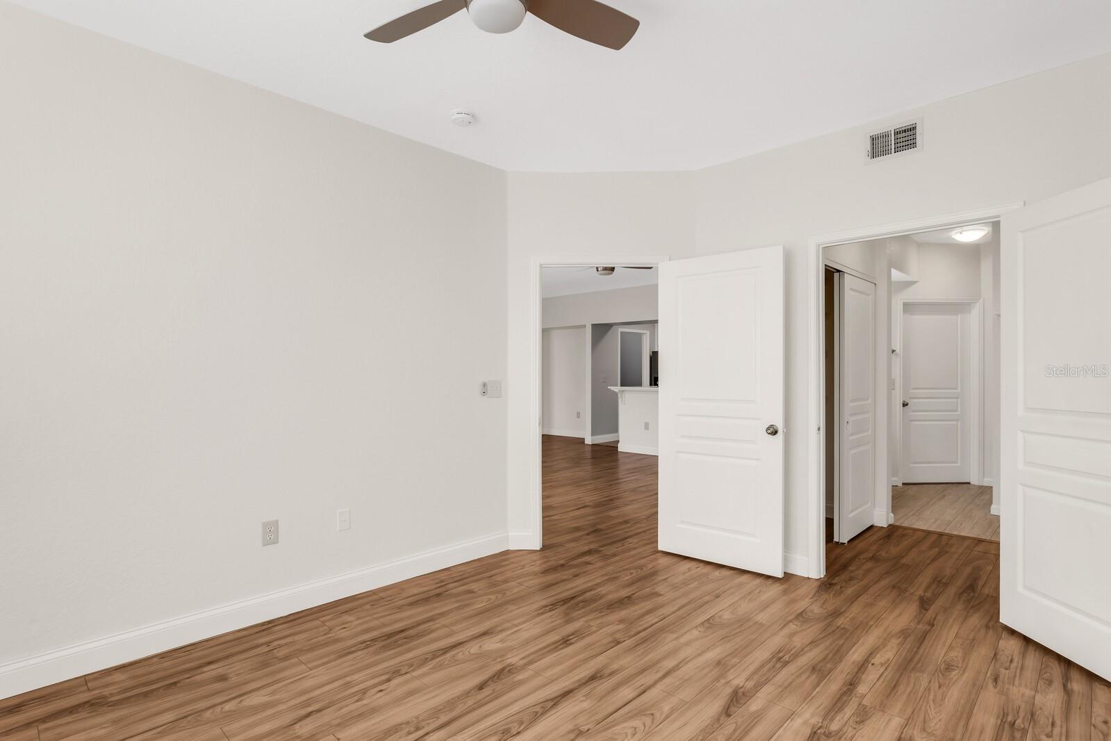 Listing photo id 12 for 5125 Palm Springs Boulevard 3205