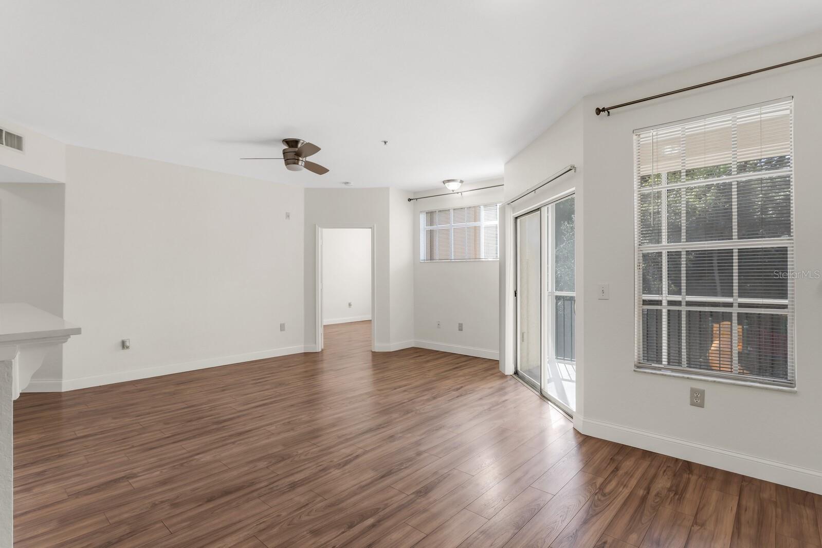 Listing photo id 1 for 5125 Palm Springs Boulevard 3205