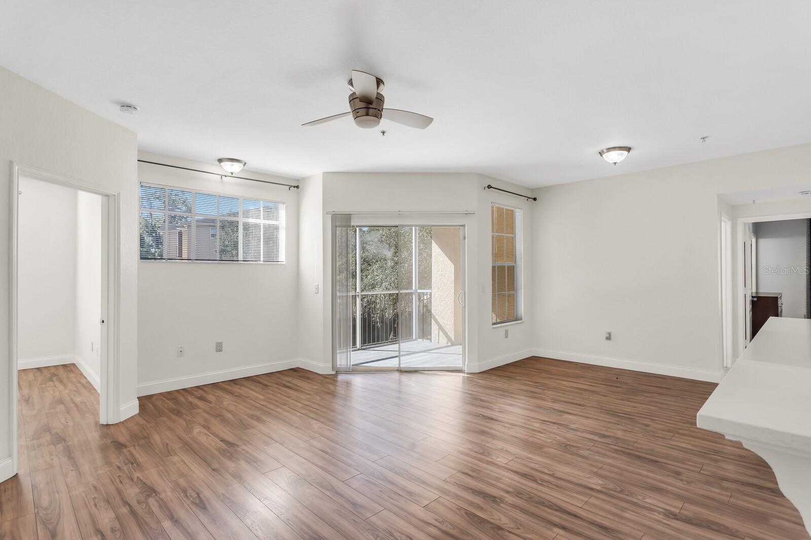 Listing photo id 2 for 5125 Palm Springs Boulevard 3205