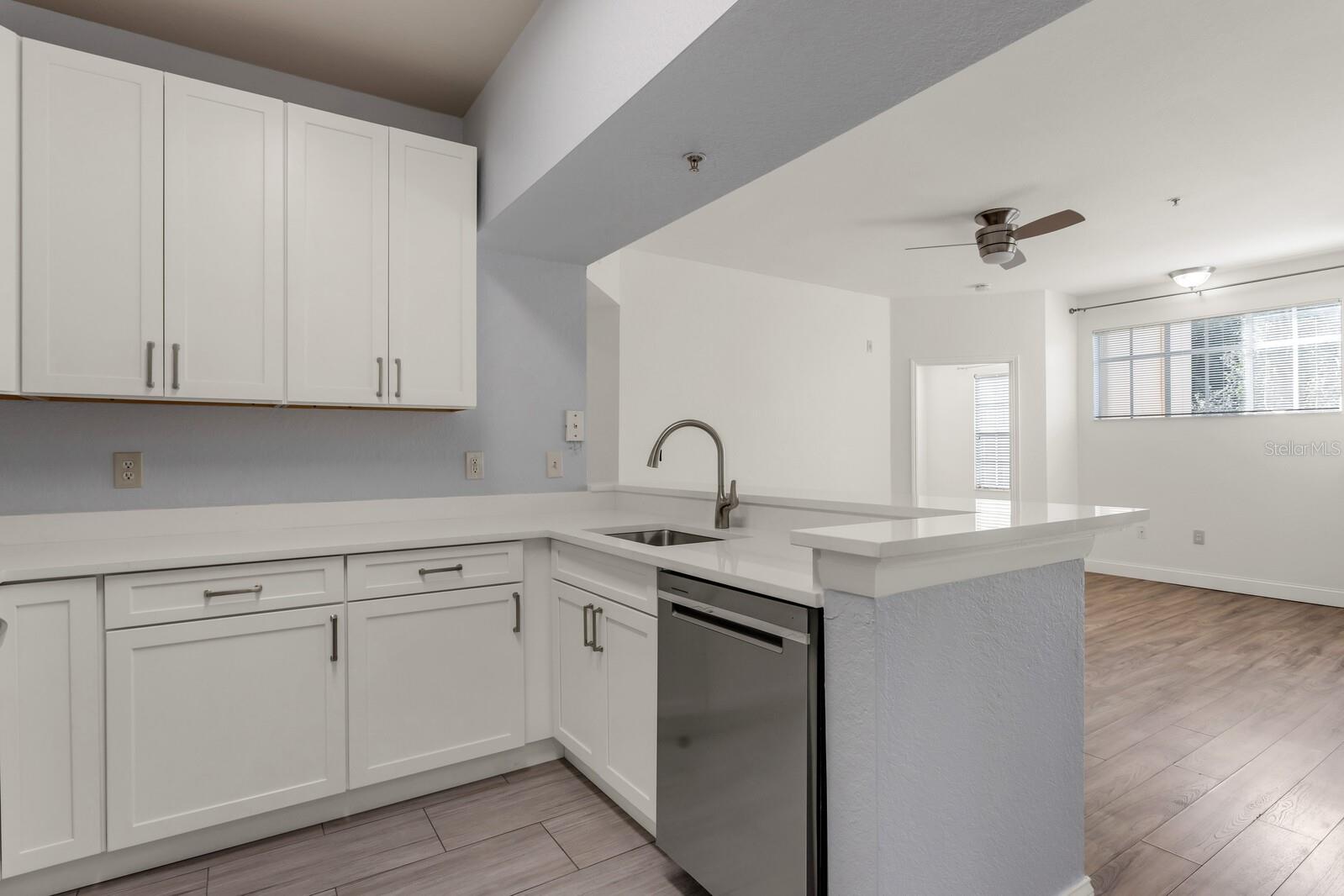 Listing photo id 5 for 5125 Palm Springs Boulevard 3205