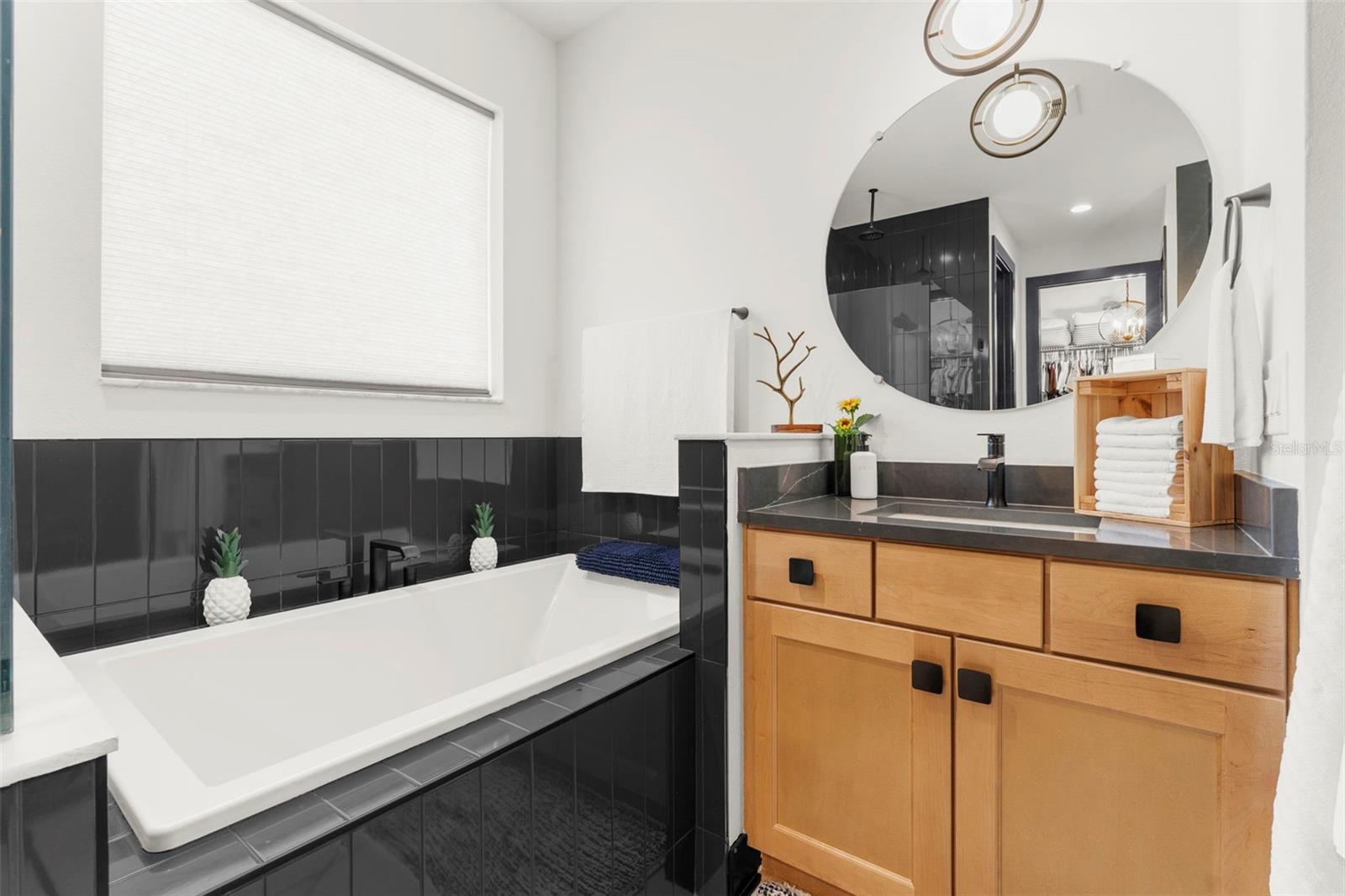 Image 41 of 50 For 8756 Windlass Cove