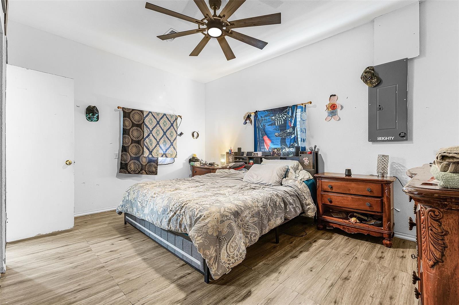 Image 19 of 25 For 5910 Oakview Lane