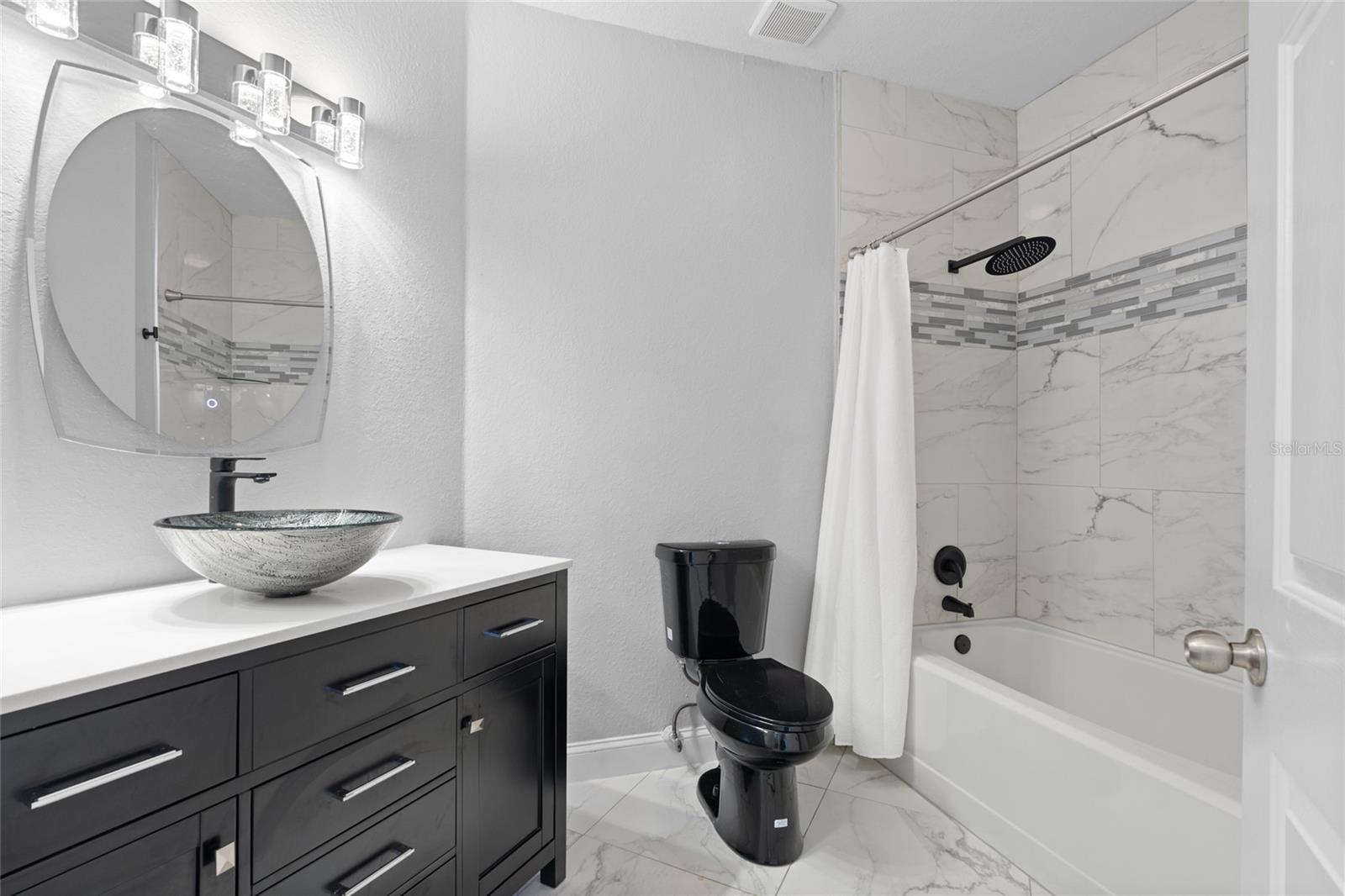 Image 16 of 36 For 4333 Bayside Village Drive 110