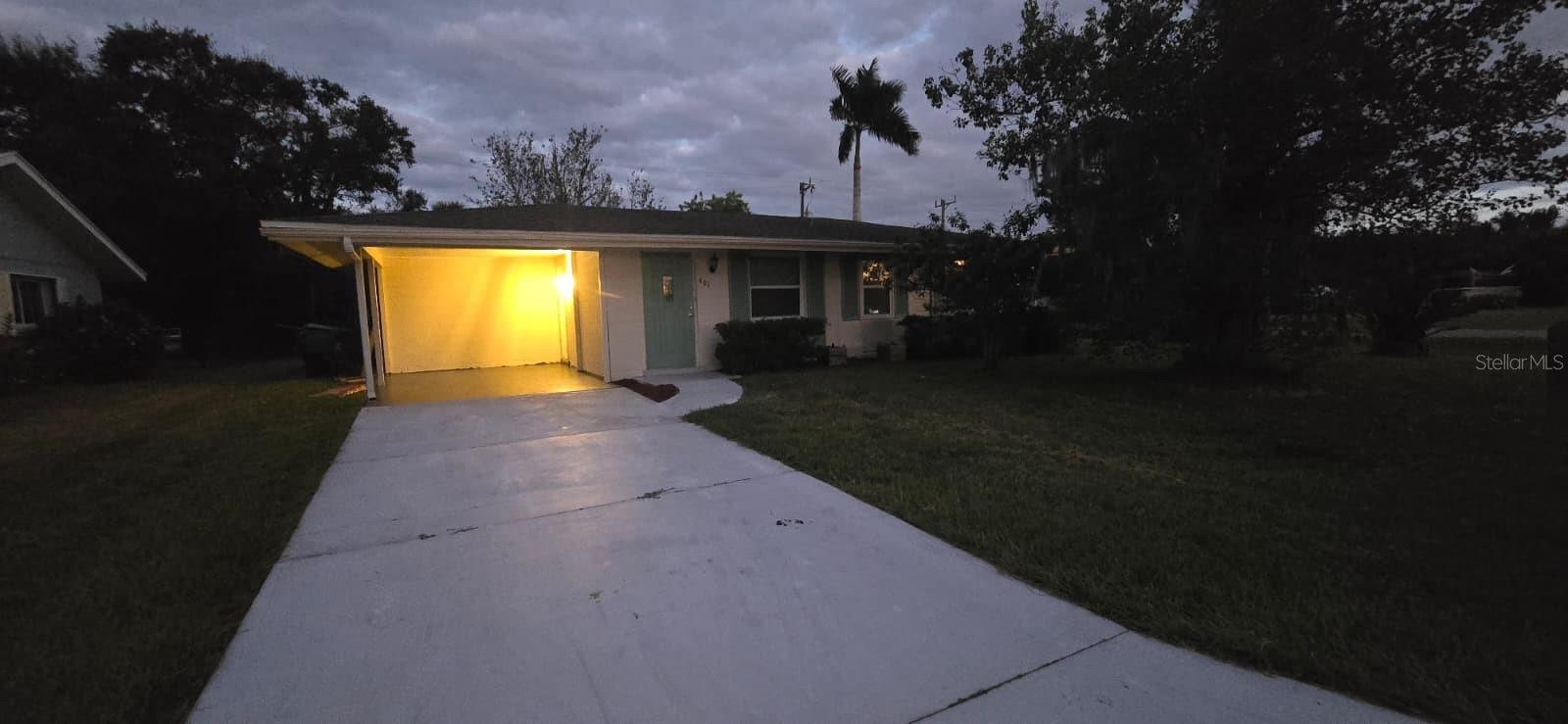 Image 2 of 21 For 401 Skylark Lane Nw