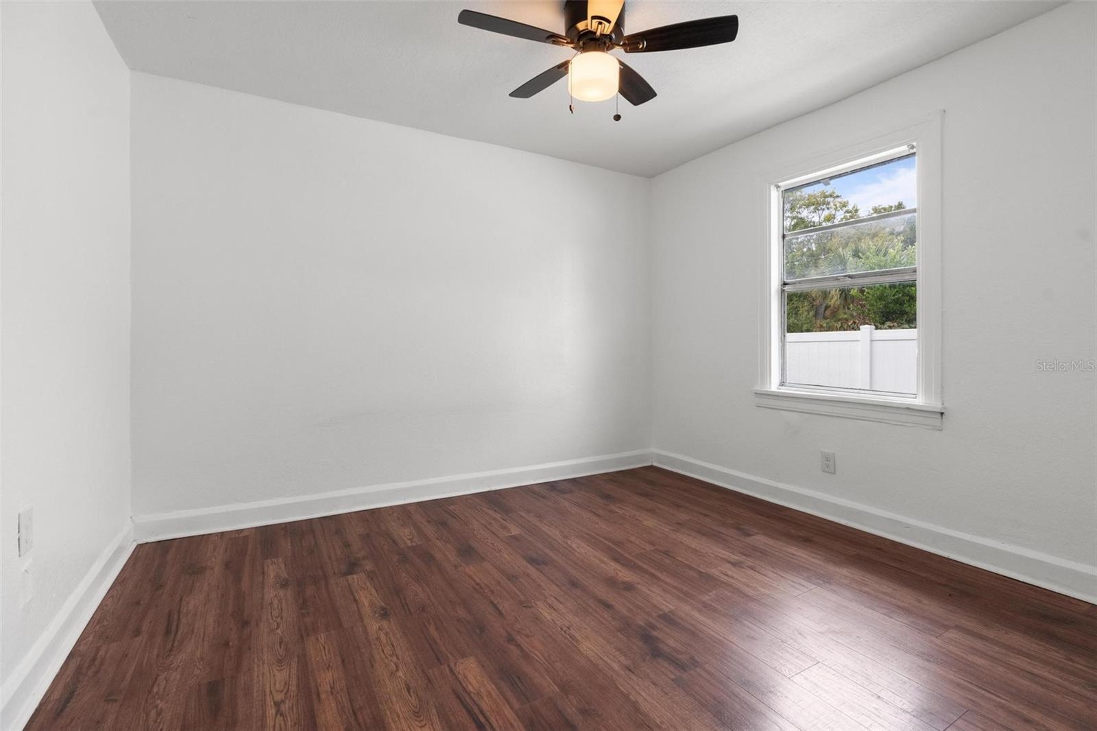 Image 14 of 30 For 2331 16th Avenue S