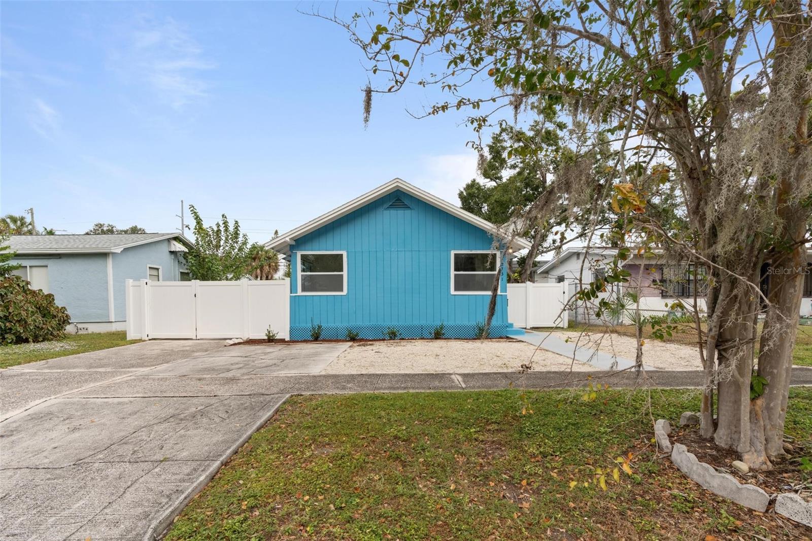 Image 3 of 30 For 2331 16th Avenue S