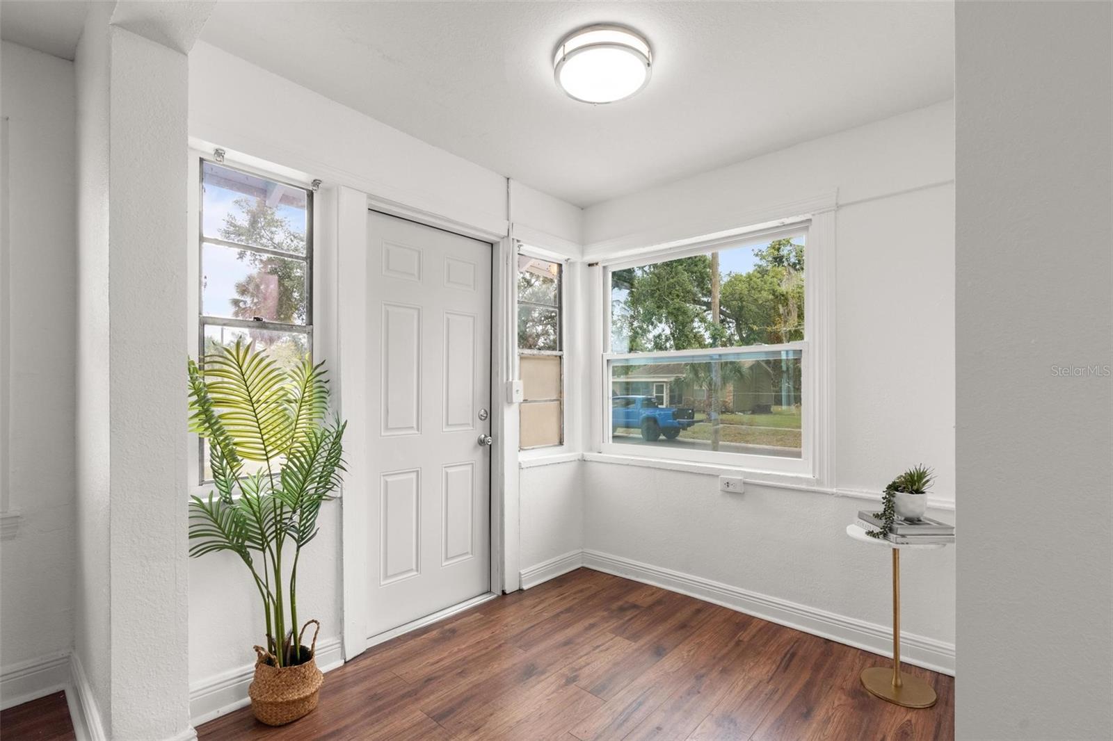 Image 4 of 30 For 2331 16th Avenue S