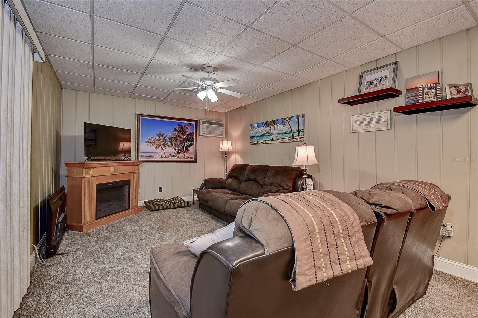 Image 12 of 30 For 594 Deville Drive E