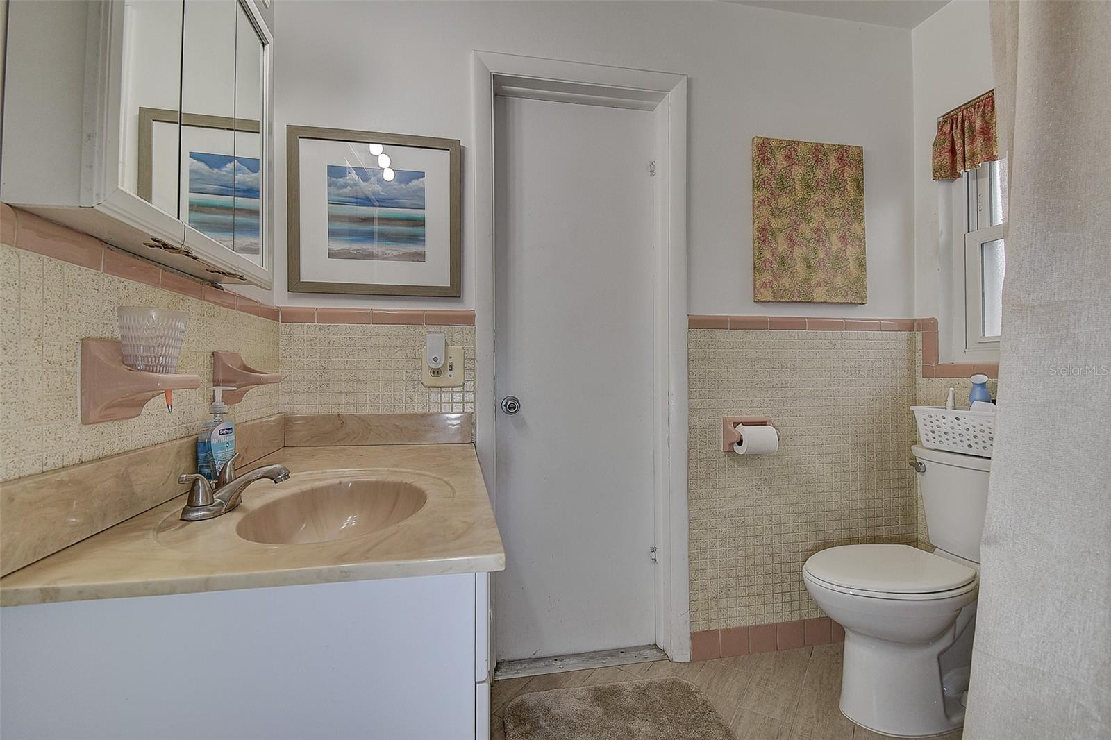 Image 16 of 30 For 594 Deville Drive E