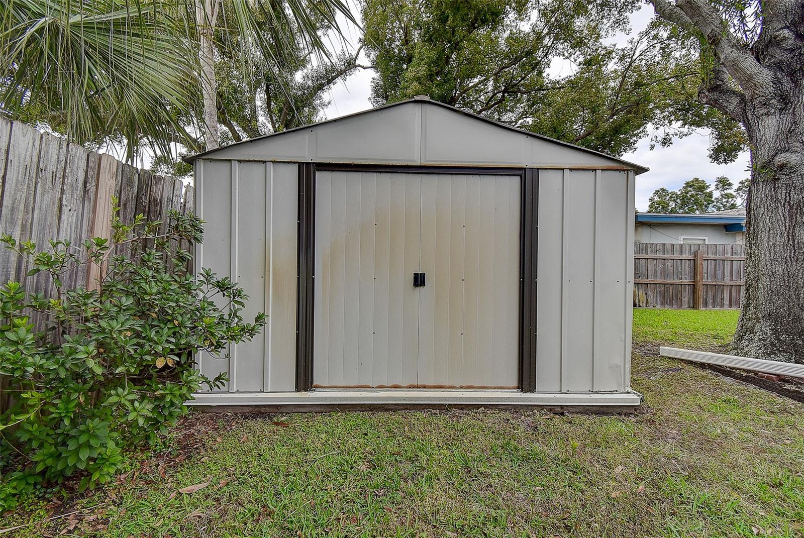 Image 25 of 30 For 594 Deville Drive E