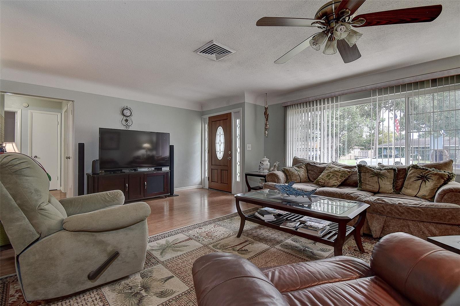 Image 6 of 30 For 594 Deville Drive E