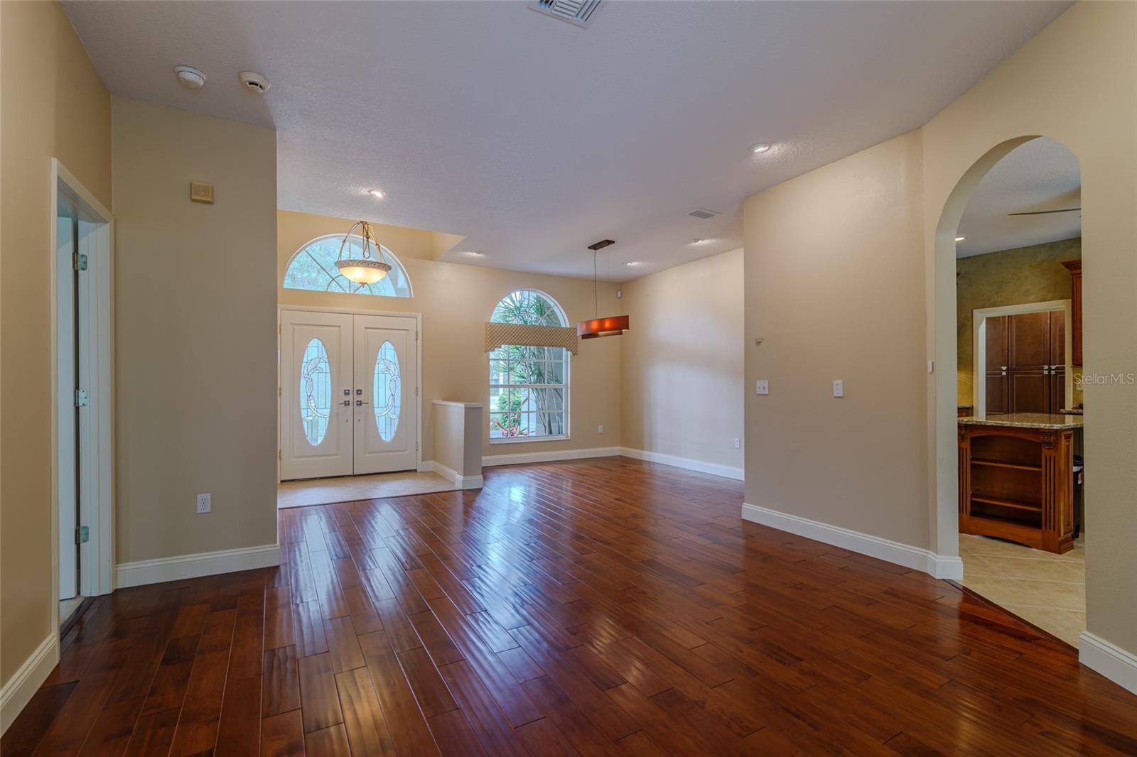 Image 24 of 74 For 4992 Augusta Avenue