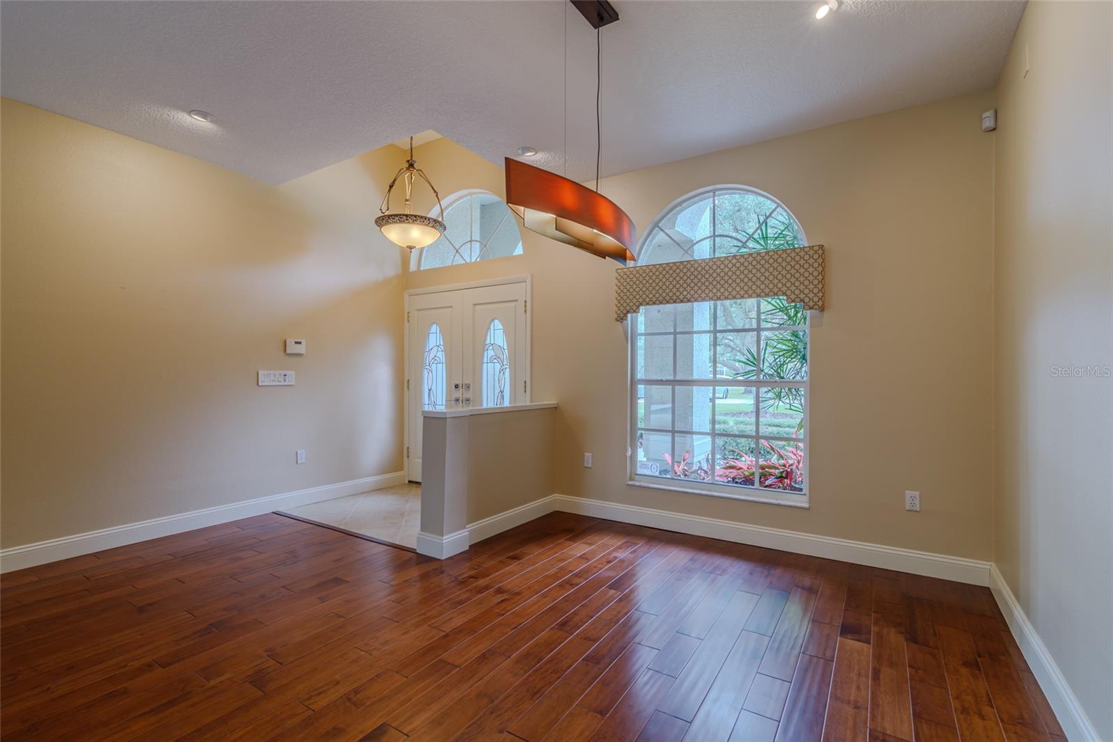 Image 28 of 74 For 4992 Augusta Avenue