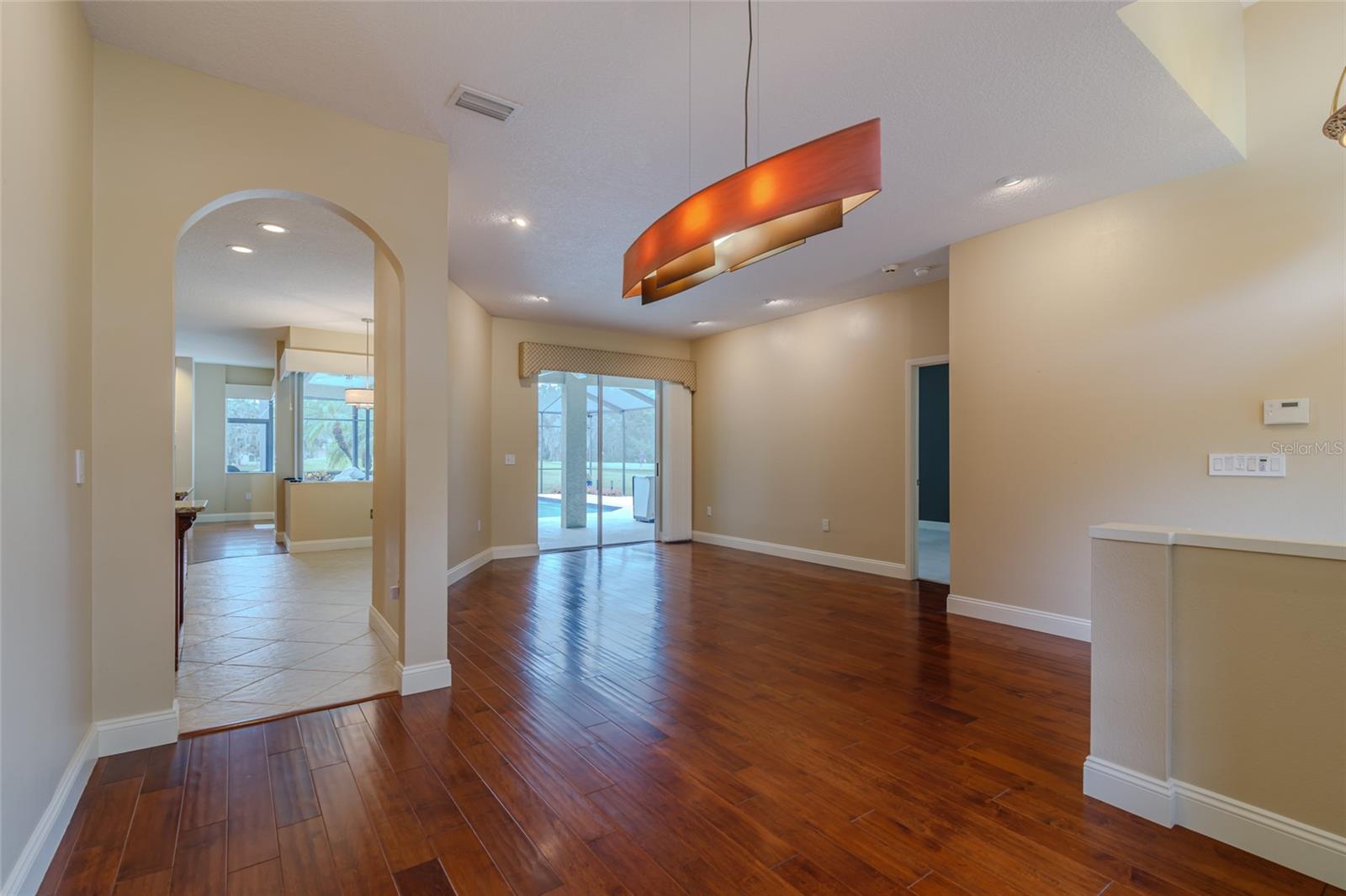 Image 29 of 74 For 4992 Augusta Avenue