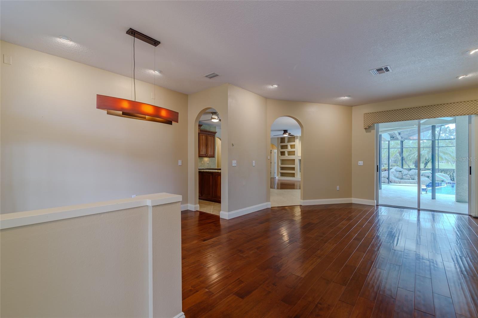 Image 30 of 74 For 4992 Augusta Avenue