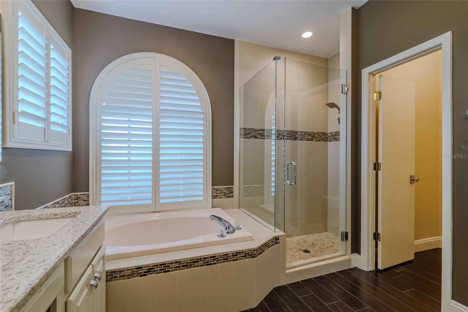 Image 31 of 74 For 4992 Augusta Avenue