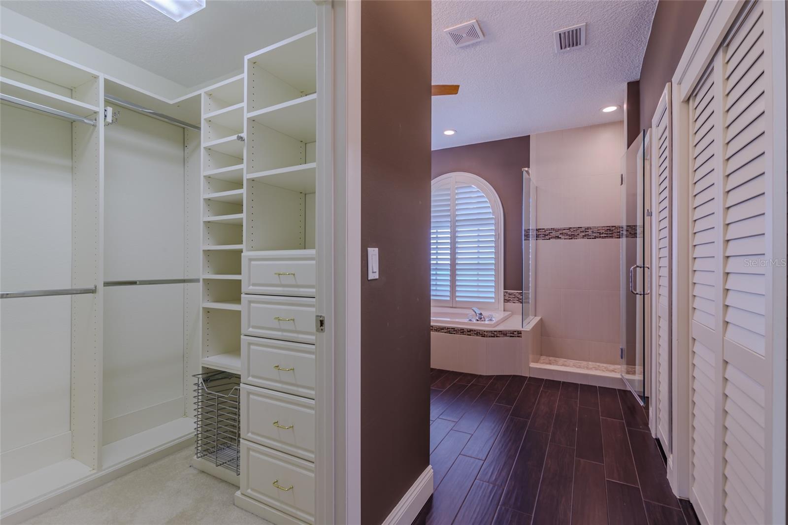 Image 37 of 74 For 4992 Augusta Avenue