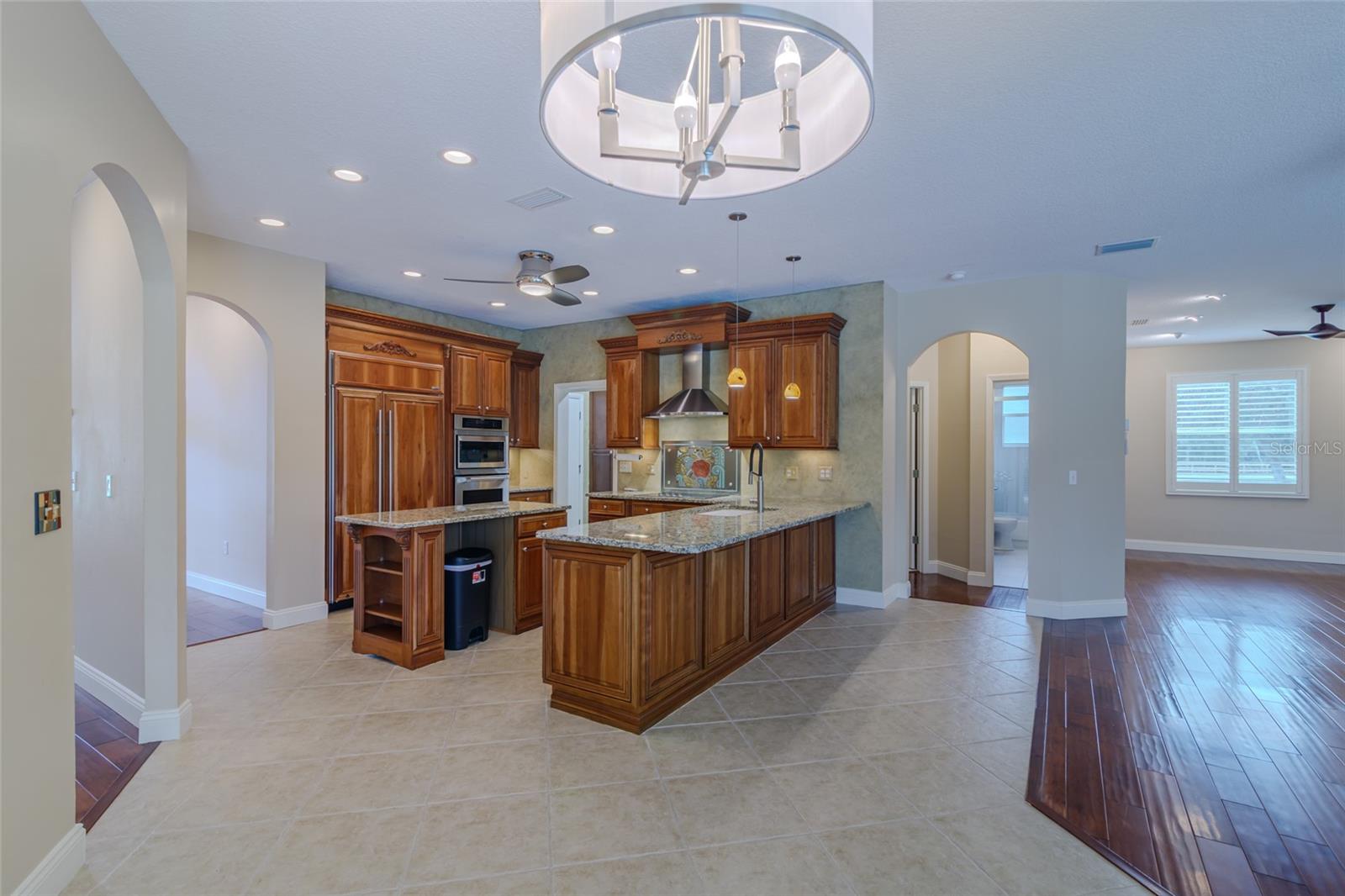 Image 39 of 74 For 4992 Augusta Avenue