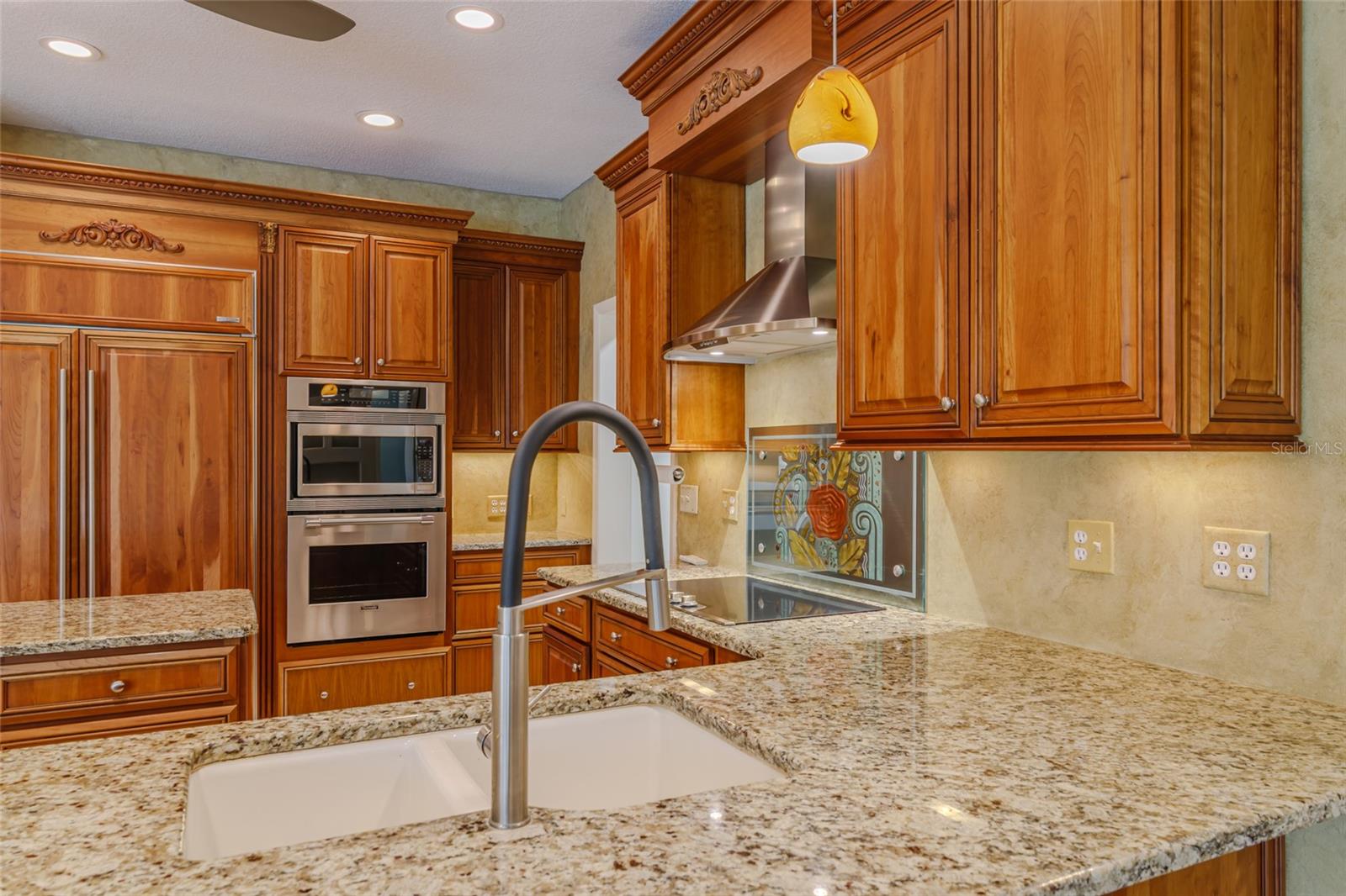 Image 40 of 74 For 4992 Augusta Avenue