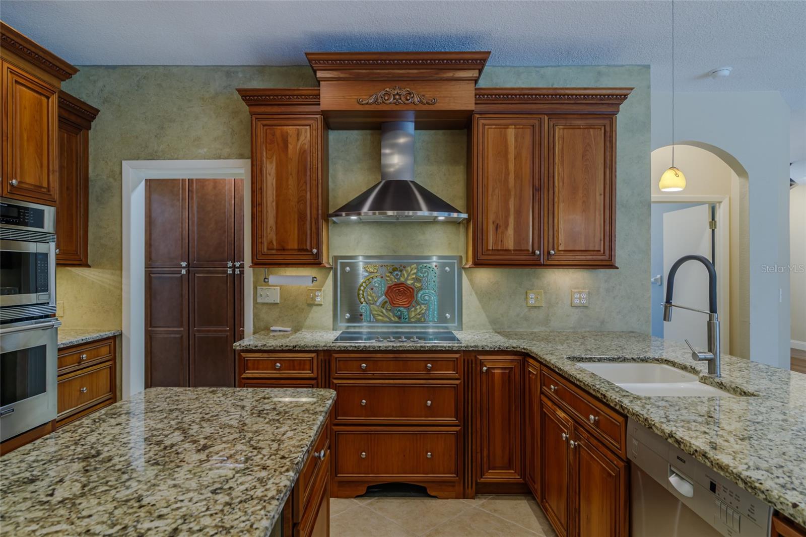 Image 42 of 74 For 4992 Augusta Avenue