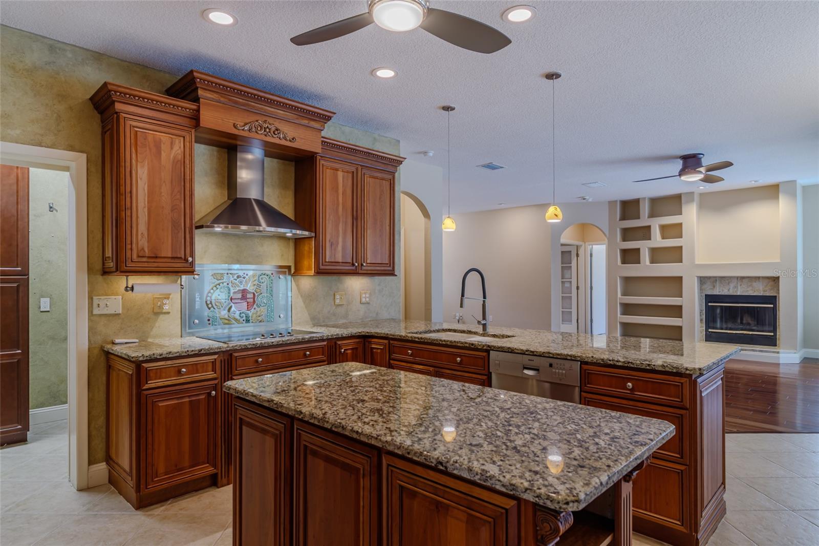 Image 43 of 74 For 4992 Augusta Avenue