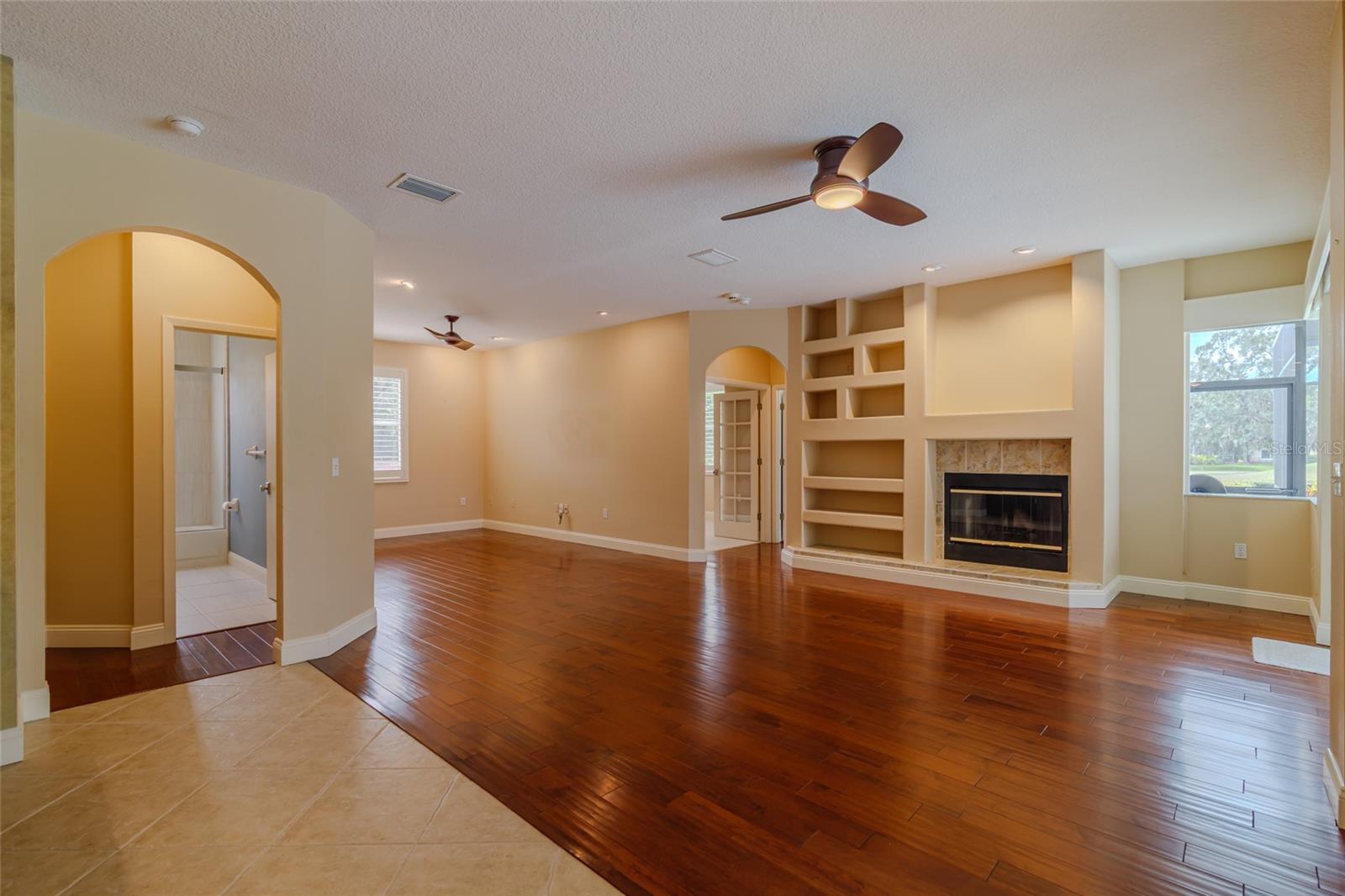 Image 47 of 74 For 4992 Augusta Avenue