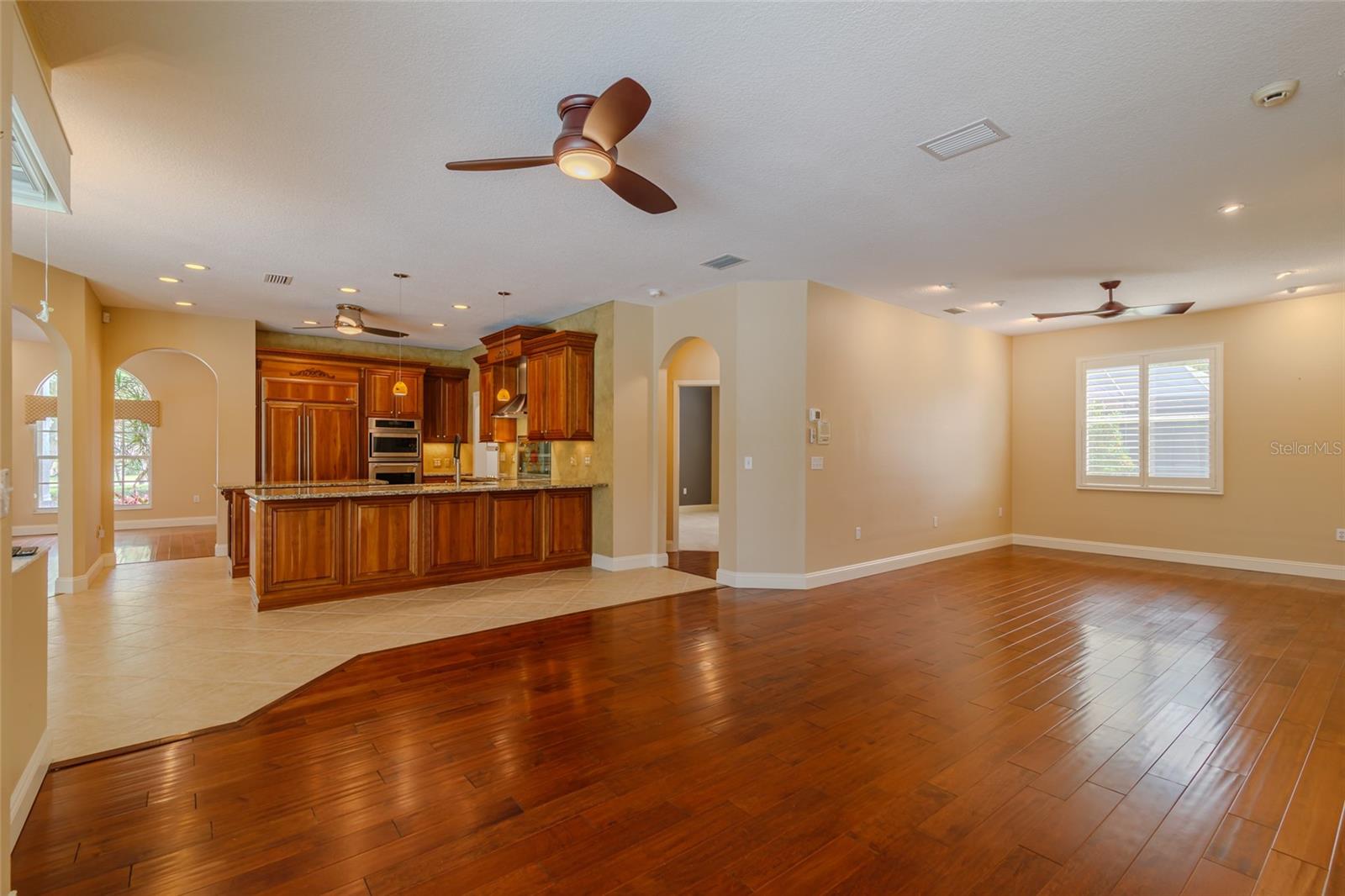 Image 48 of 74 For 4992 Augusta Avenue