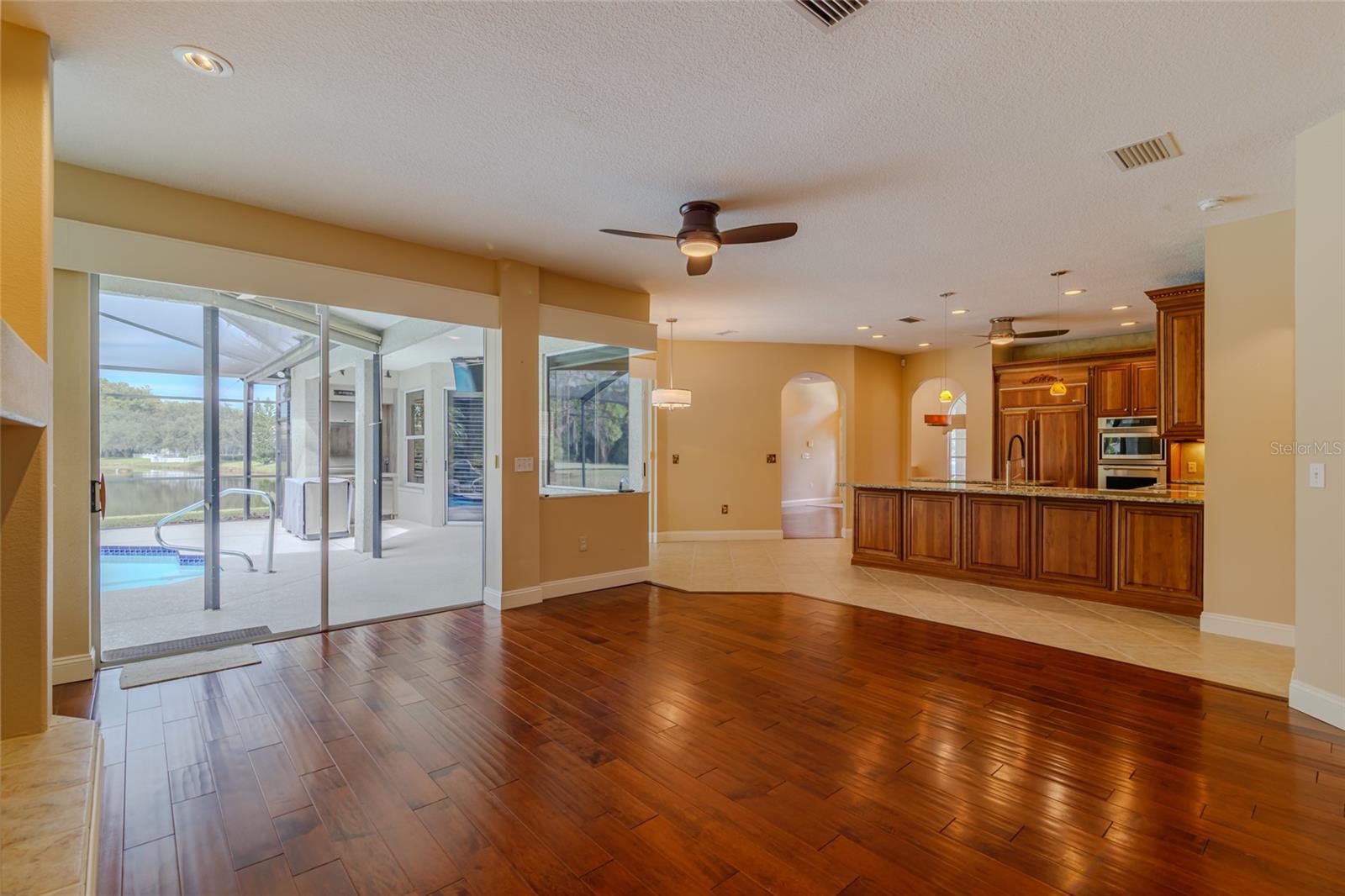 Image 49 of 74 For 4992 Augusta Avenue