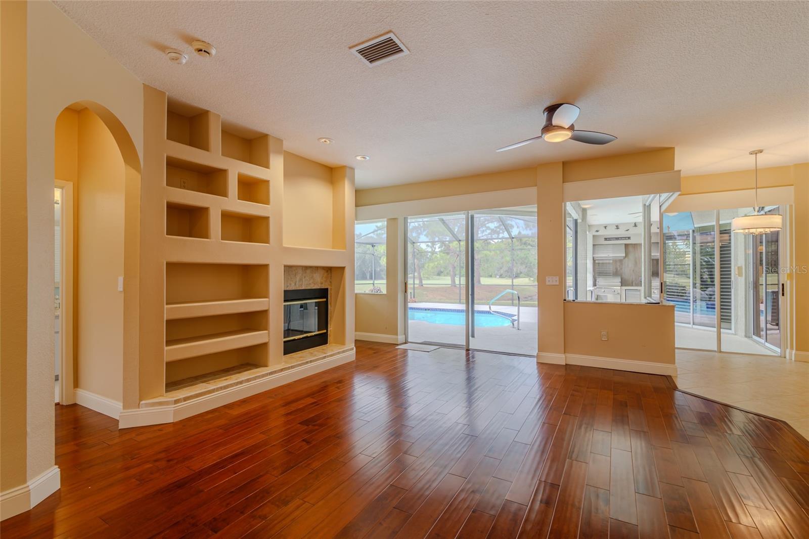 Image 50 of 74 For 4992 Augusta Avenue