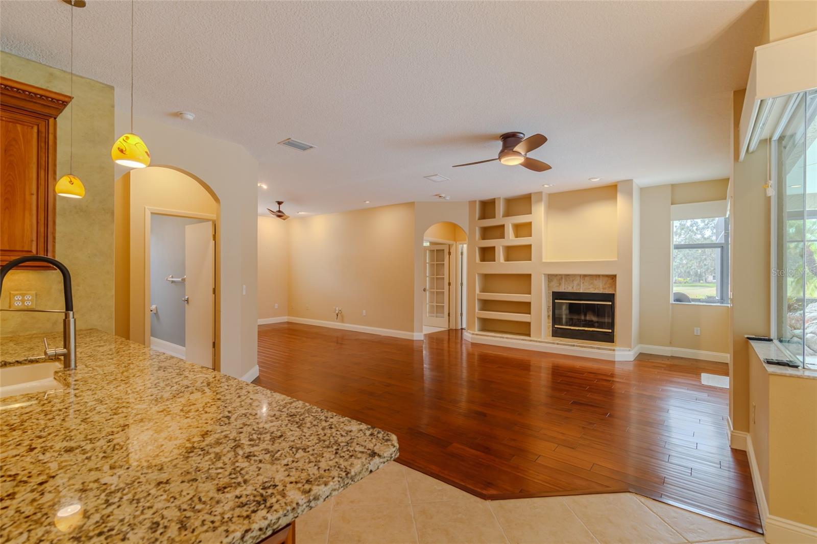 Image 53 of 74 For 4992 Augusta Avenue