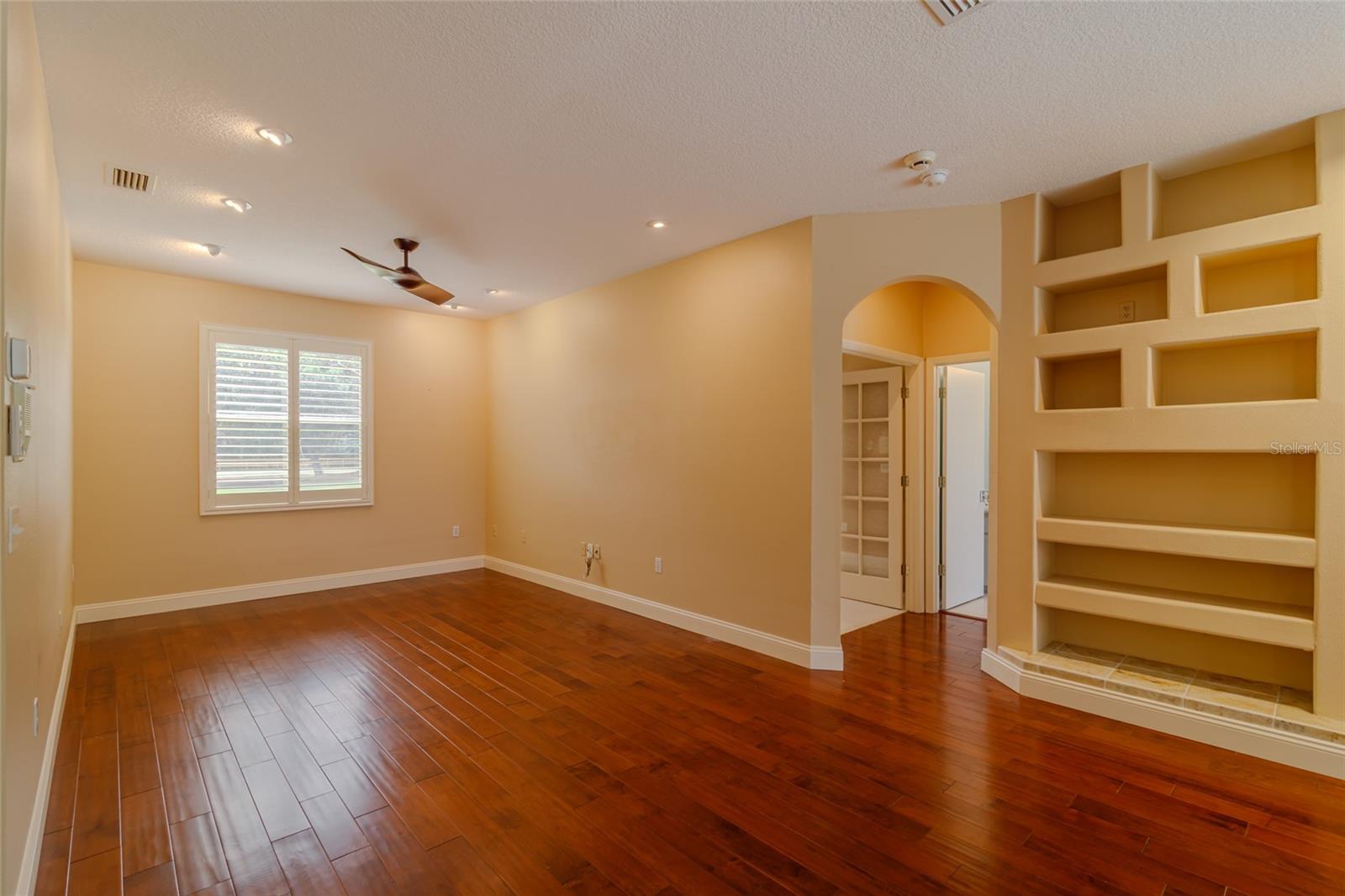 Image 54 of 74 For 4992 Augusta Avenue